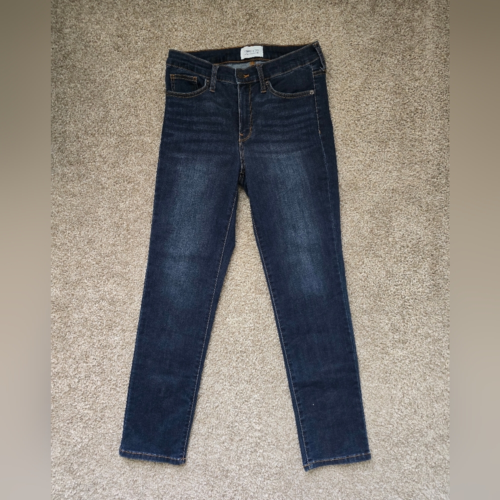 Women's Sz 6 Crown & Ivy Straight Leg Jeans